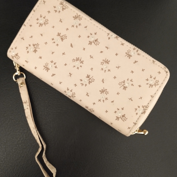 Floral wallet/wristlet - Picture 8 of 8